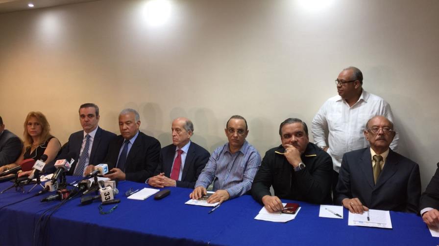 Oposición acusa al PLD de usar a Julio César Castaños Guzmán como “rehén” Oposición acusa al PLD de usar a Julio César Castaños Guzmán como “rehén”