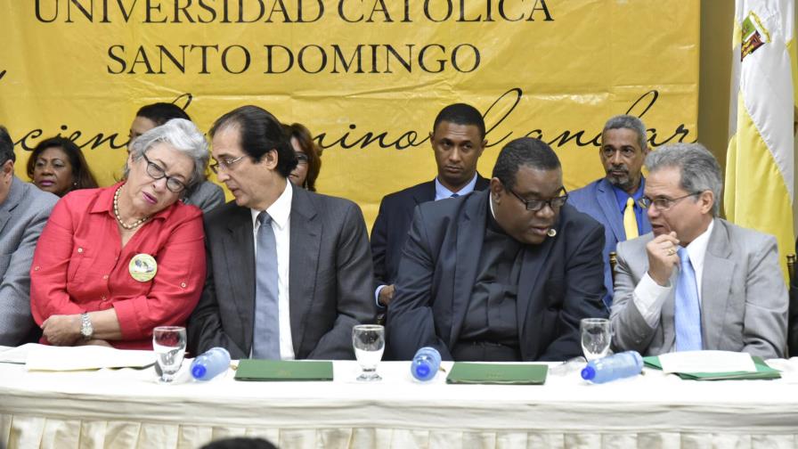 Mediador y médicos valoran acuerdo integral entre el  CMD y el Gobierno