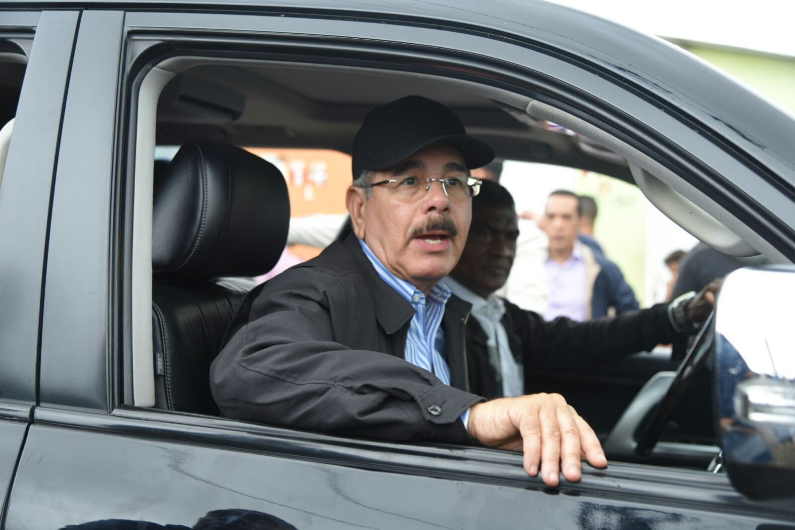 El presidente Medina cuando llegaba a uno de los barrios de Puerto Plata a constatar daños en esa provincias