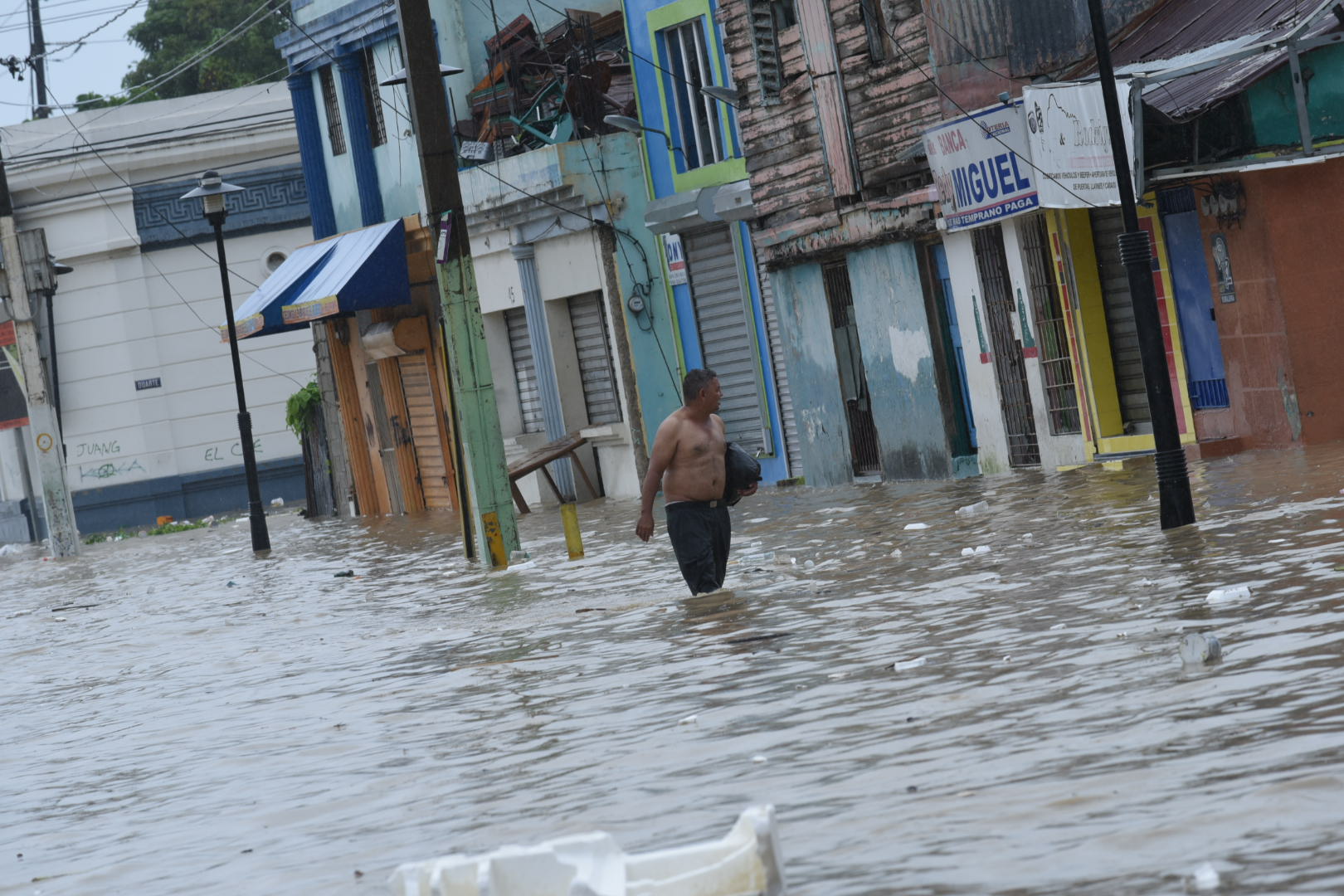 Fotorreportaje: 20 imágenes sobre las inundaciones en Puerto Plata 