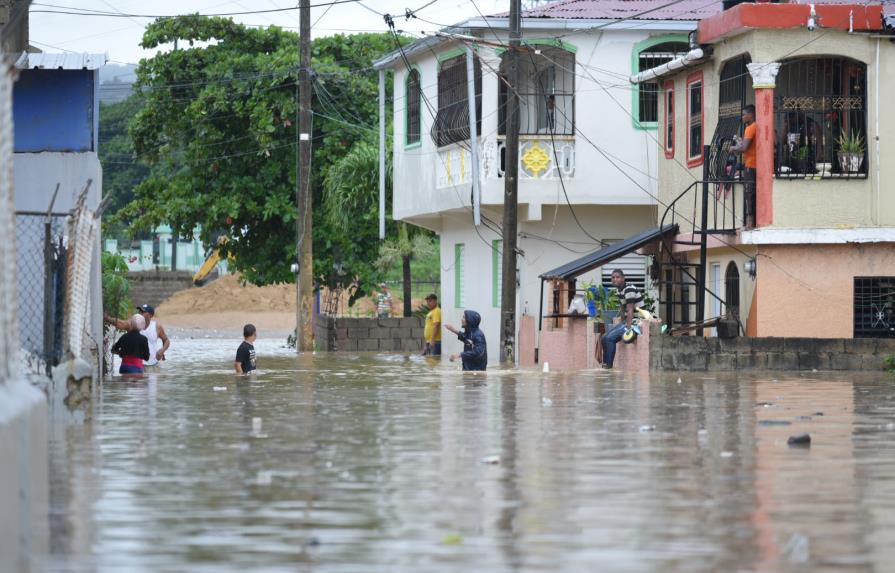 El presidente Medina visita las zonas inundadas por lluvias en Puerto Plata
