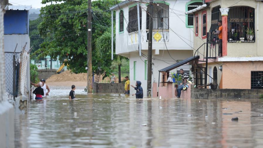 El presidente Medina visita las zonas inundadas por lluvias en Puerto Plata El presidente Medina visita las zonas inundadas por lluvias en Puerto Plata