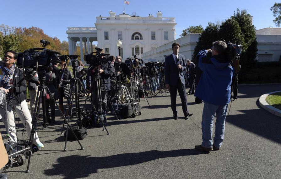 Trump rompe con protocolo y niega acceso a la prensa 