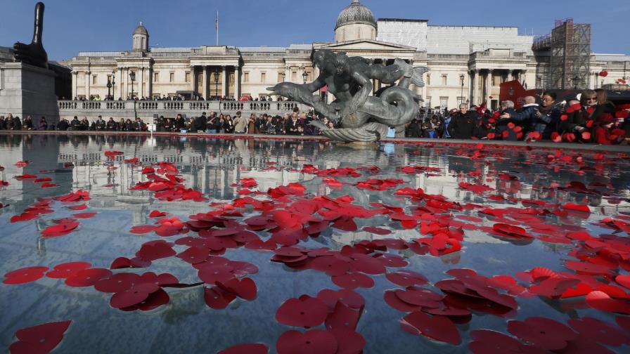 El príncipe Enrique y Hollande marcan el Día del Armisticio 