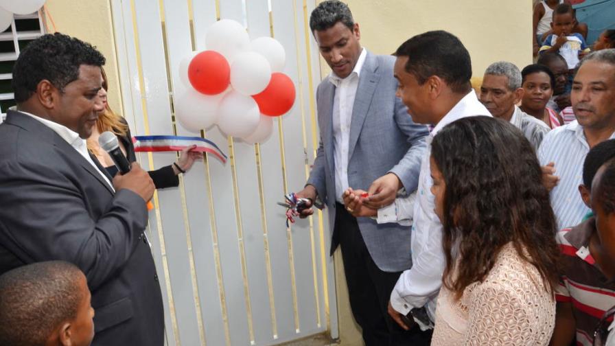 Remodelan escuela básica y laboral José Francisco Peña Gómez en Gualey