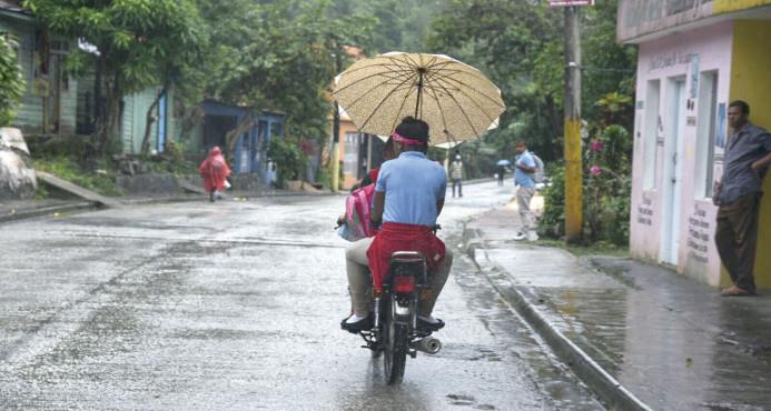 Vaguadas seguirán provocando lluvias en todo el fin de semana, informa Meteorología 