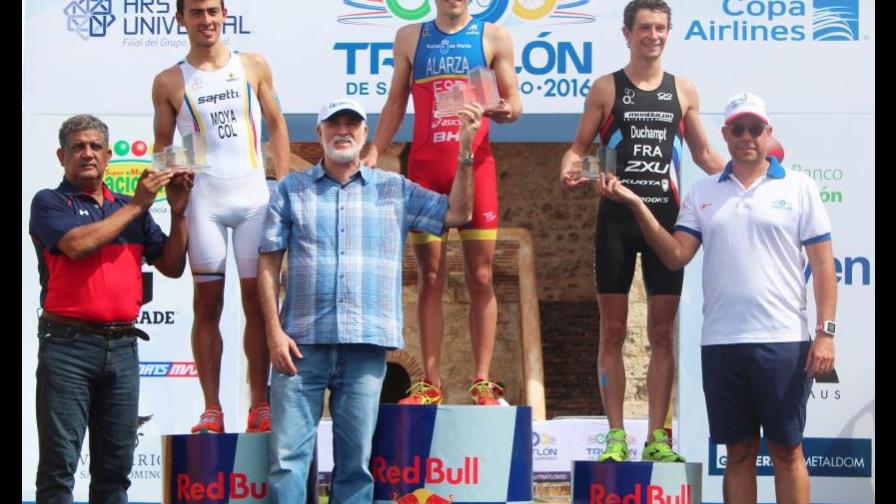 Alarza y Alonso se llevan los títulos del Tritatlón de Santo Domingo