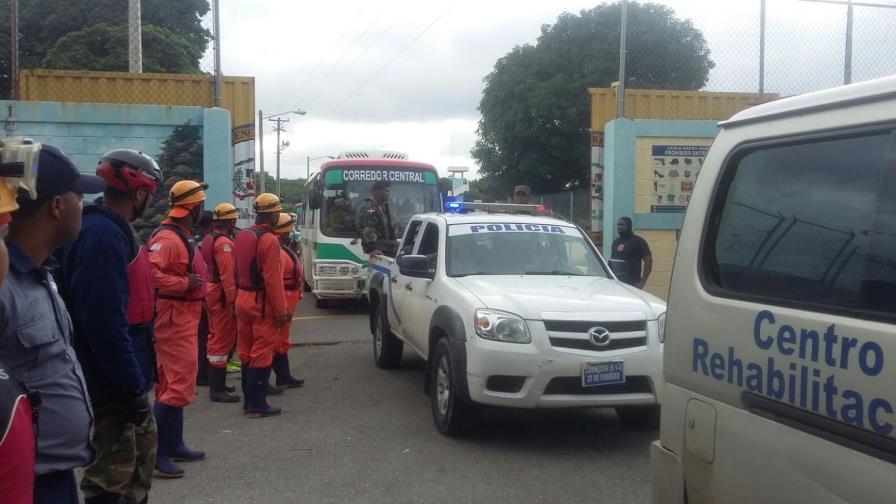 Evacuan reclusas de Rafey por desagüe en presa Tavera Evacuan reclusas de Rafey por desagüe en presa Tavera