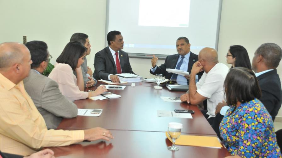 Aplicar internet gratuito en el país conllevaría un gasto del 1% del PIB, dice diputado