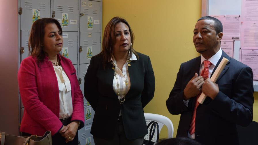 Posesionan otra vez al director de distrito educativo 10-03 “porque no tiene ningún problema”