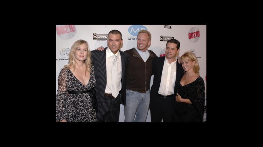 Elenco de “Beverlyly Hills 90210” rinde homenaje a Shannen Doherty