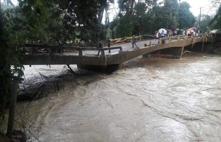 Colapso de puente de Jamao incomunica localidades en la provincia Espaillat