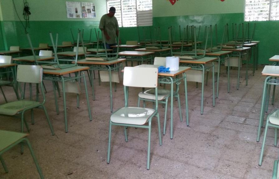 Lluvias dañan equipos y materiales de liceos en Sabana de la Mar