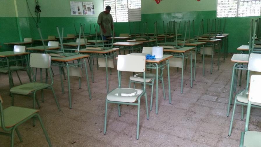 Lluvias dañan equipos y materiales de liceos en Sabana de la Mar Lluvias dañan equipos y materiales de liceos en Sabana de la Mar