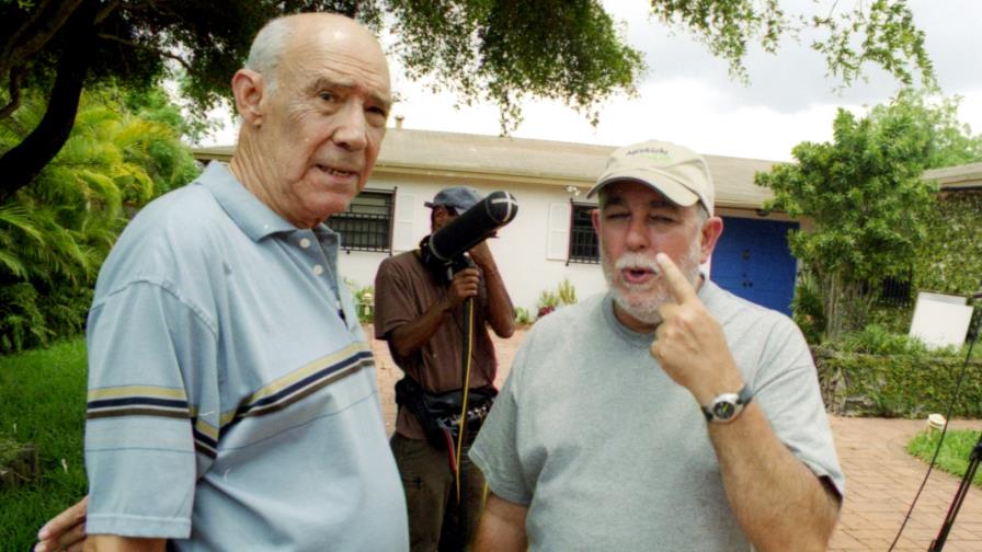 Un señor muy viejo con un corazón enorme