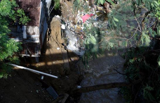 Lluvias dejaron 27 casas destruidas en Santiago y centenares afectadas