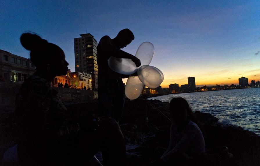 El ingenio cubano y la pesca con preservativos