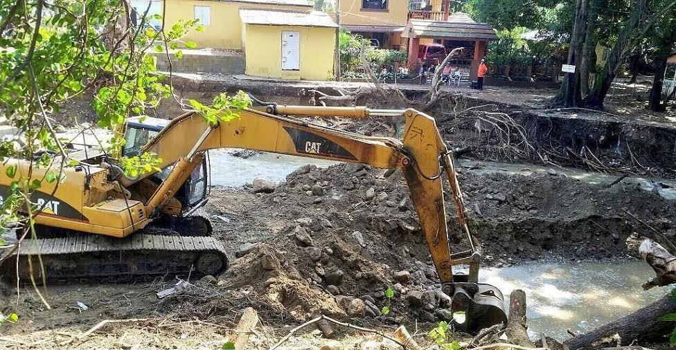 Ayuntamiento de Santiago realiza dragado en río Jacagua al Medio para prevenir daños