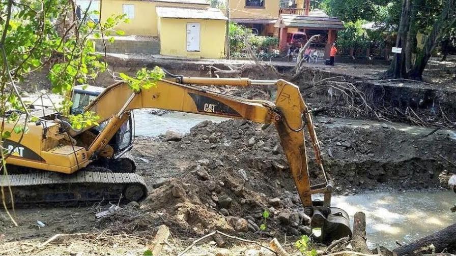 Ayuntamiento de Santiago realiza dragado en río Jacagua al Medio para prevenir daños