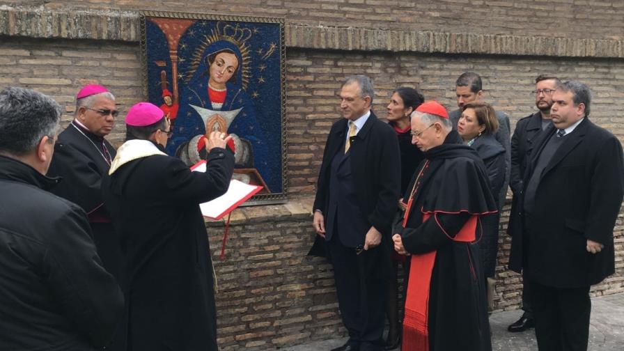 Bendicen cuadro con la imagen de la Virgen de la Altagracia en el Vaticano 
