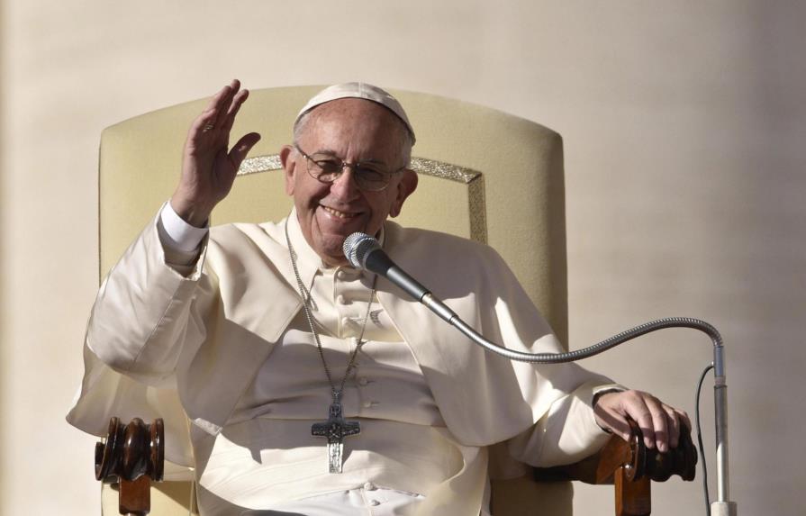 El papa Francisco creará mañana 17 nuevos cardenales, 13 de ellos electores 