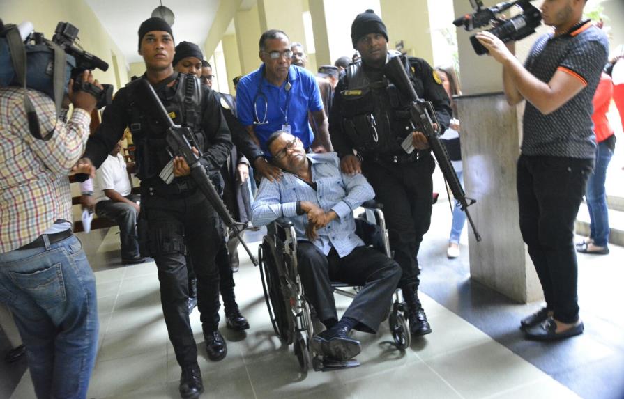 Sacan de tribunal a Arsenio Quevedo y lo llevan de emergencia a centro médico