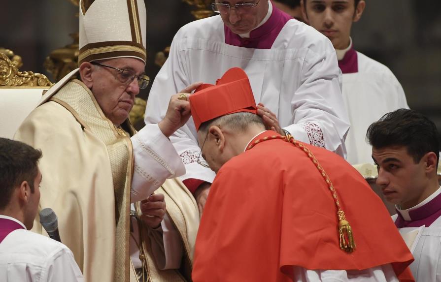 Papa crea a los 17 nuevos cardenales, 13 electores, en un acto en el Vaticano 