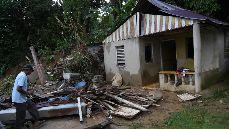 Familias afectadas por deslizamiento de tierra en Palo Quemado piden ayuda al Gobierno Familias afectadas por deslizamiento de tierra en Palo Quemado piden ayuda al Gobierno