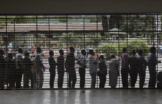  Abren los colegios electorales en Haití para elecciones generales