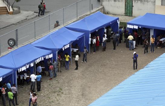  Abren los colegios electorales en Haití para elecciones generales