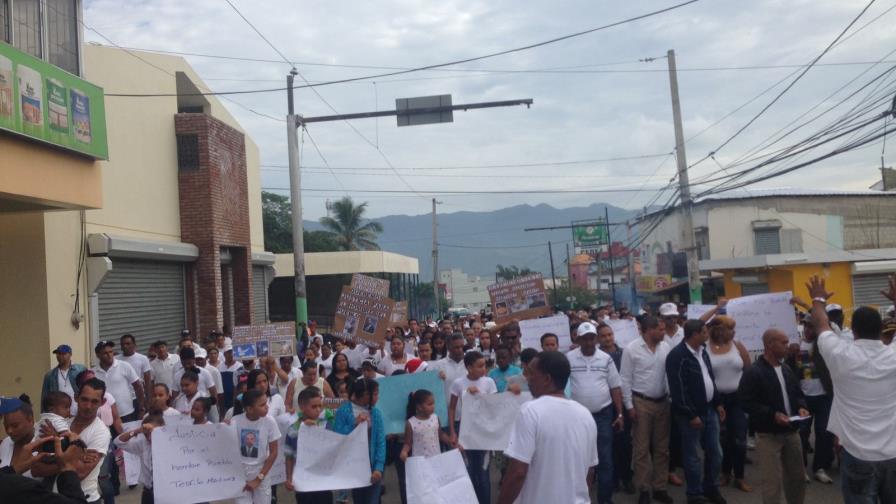 Marchan para exigir justicia por asesinato de director Defensa Civil de Esperanza Marchan para exigir justicia por asesinato de director Defensa Civil de Esperanza