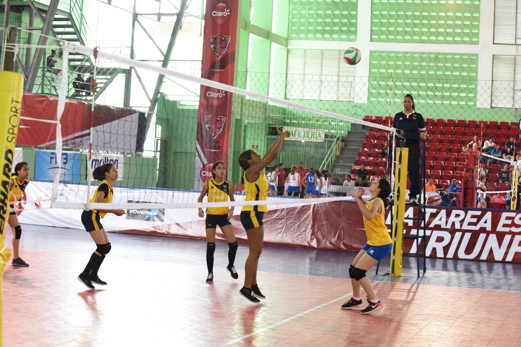 El torneo Claro de voleibol intercolegial femenino va a la segunda ronda, que se jugará a partir del sábado 26 en el Centro Olímpico Juan Pablo Duarte y Santiago.