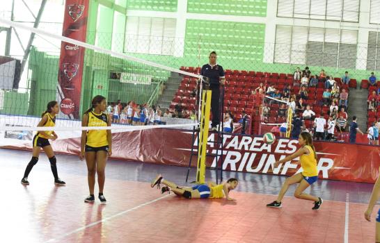 Notre Dame, Metas y Calasanz avanzan en el voleibol Claro intercolegial femenino Notre Dame, Metas y Calasanz avanzan en el voleibol Claro intercolegial femenino