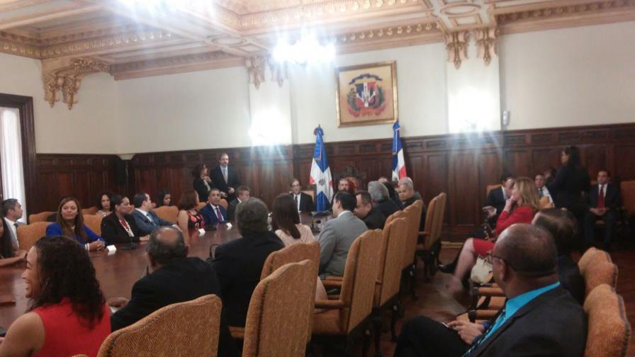 Danilo Medina se reúne con Adriano Espaillat y el embajador Brewster Danilo Medina se reúne con Adriano Espaillat y el embajador Brewster