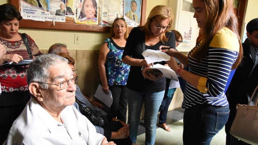 Juez dispone envío a prisión de imputados en el caso Inversia