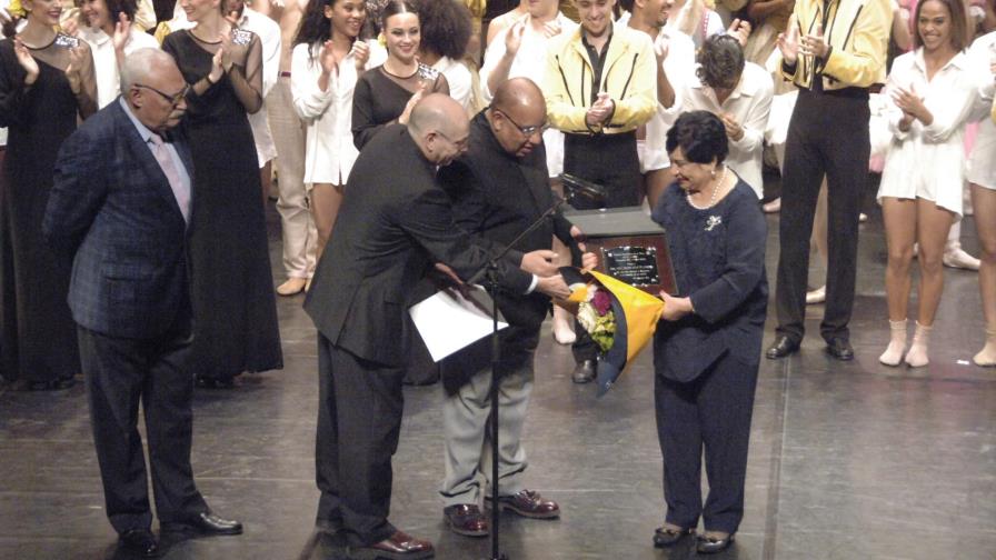 Otorgan reconocimiento a Ligia Amada Melo 