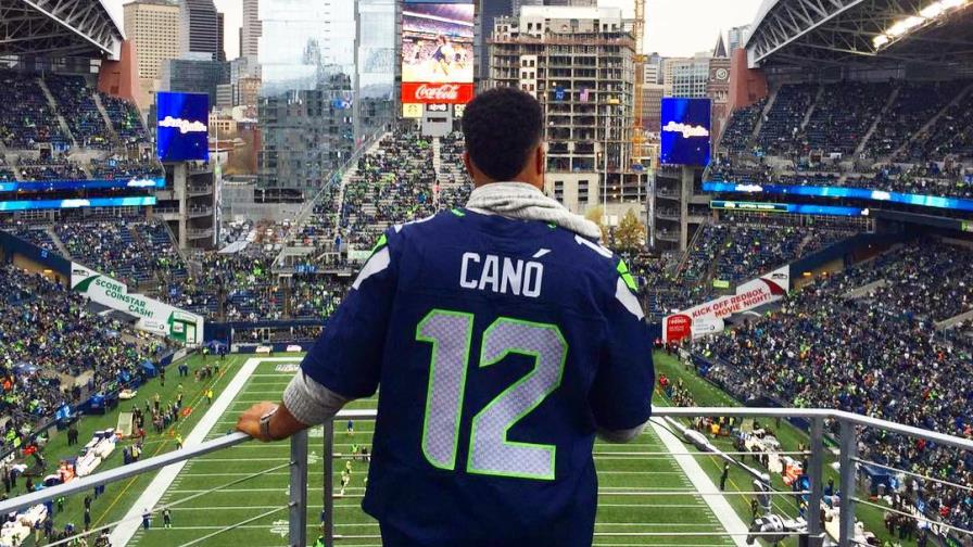 Robinson Canó alzó la bandera del número 12 en el juego de los Seahawks 