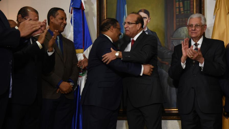 Miembros de la JCE asumen cargos; resaltan trabajo de Roberto Rosario Miembros de la JCE asumen cargos; resaltan trabajo de Roberto Rosario