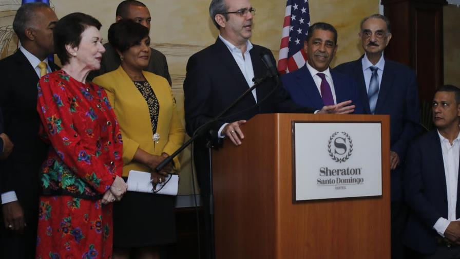 Abinader se reúne con el congresista de EE.UU. Adriano Espaillat Abinader se reúne con el congresista de EE.UU. Adriano Espaillat