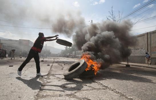 Policía disuelve protestas tras elecciones en Haití 