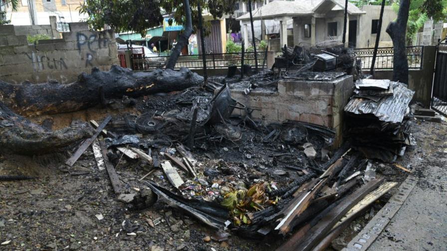 Incendio reduce a cenizas taller de electrodomésticos en Santiago