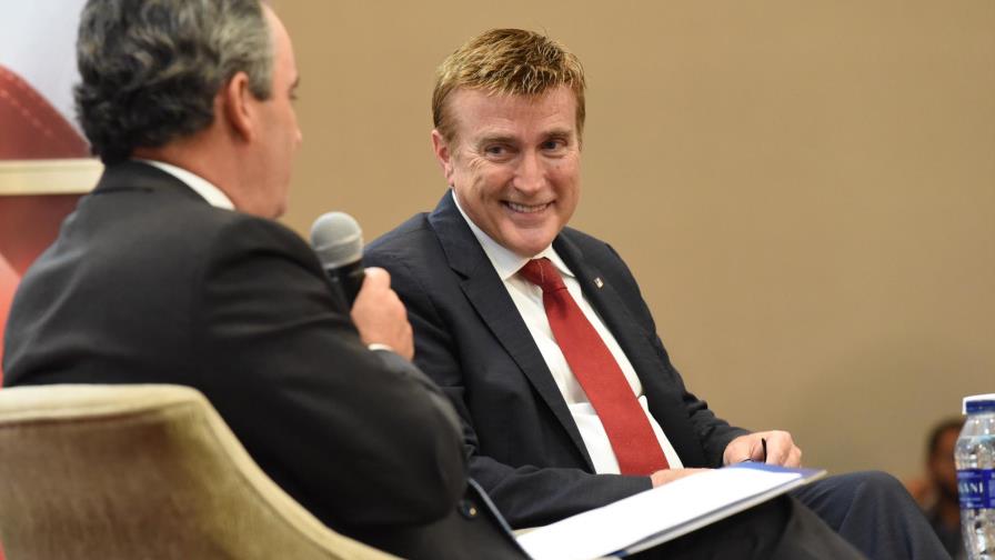 Brewster destaca que el intercambio comercial entre EE.UU y el país ha generado US$12 mil millones
James W. Brewster anuncia renunciará del cargo de Embajador en enero Brewster destaca que el intercambio comercial entre EE.UU y el país ha generado US$12 mil millones
James W. Brewster anuncia renunciará del cargo de Embajador en enero