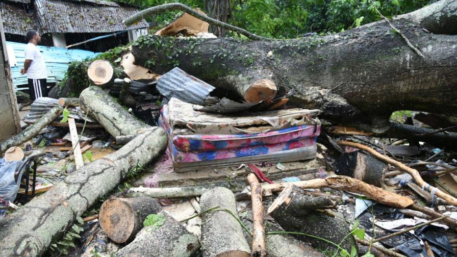 Tres muertos y dos heridos de gravedad tras derrumbe en Salcedo