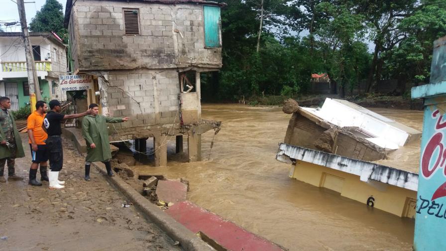 Dominicanos en Puerto Rico en acción para ayudar a sus compatriotas