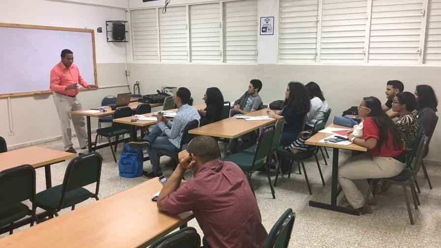Consejo Nacional de Drogas integra a estudiantes de Universidad Católica a labor preventiva