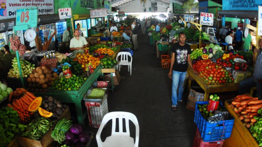 Estudio revela que dominicanos, sin distinción de clase económica, prefieren comprar las marcas de bajo precio Estudio revela que dominicanos, sin distinción de clase económica, prefieren comprar las marcas de bajo precio