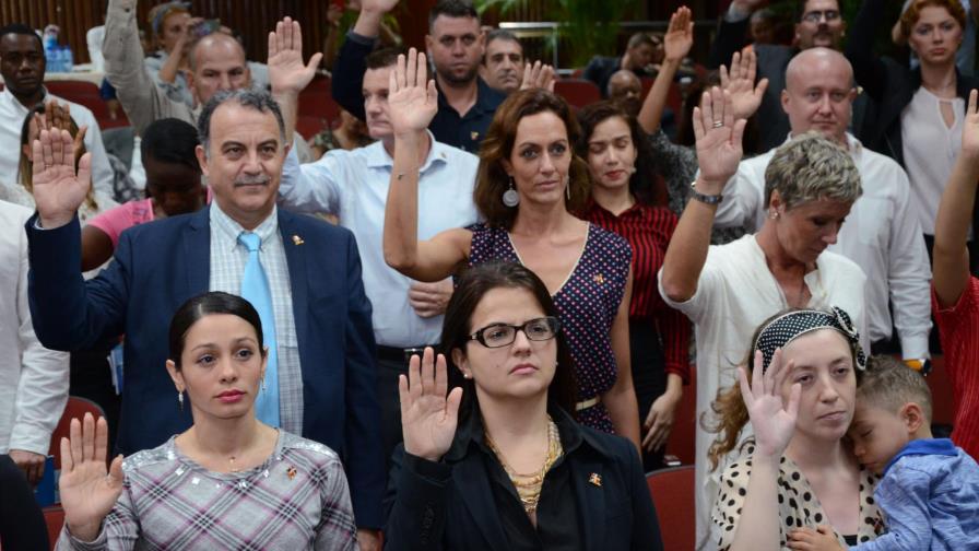 Otros 75 extranjeros se naturalizan como dominicanos