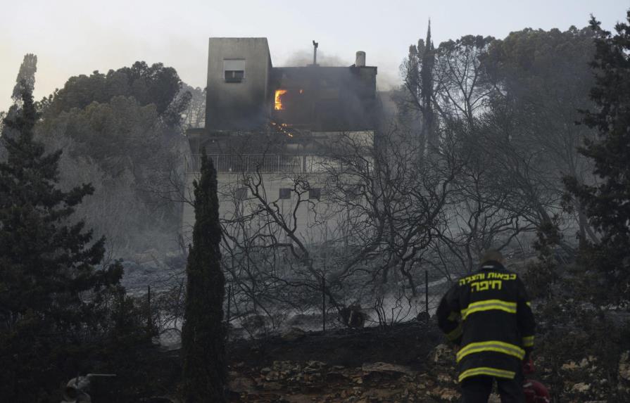 Más de 80,000 personas evacuadas por una cadena de incendios en Israel