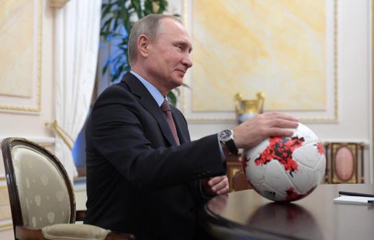 Presidente de Rusia garantiza que estadios estarán listos para la Copa Mundial