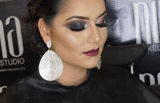 Maquillista brasileña presenta las tendencias para este 2017